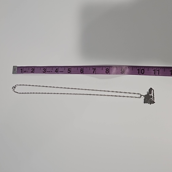 NWOT Dominican Heart Necklace - Picture 3 of 3